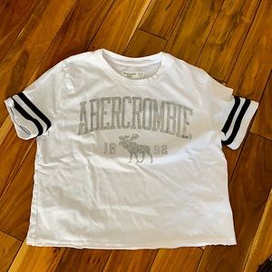 An Abercrombie kids slightly cropped tee